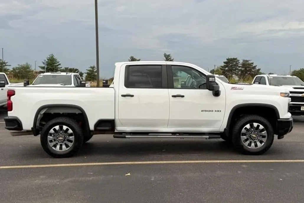 2024 Chevrolet Silverado 2500HD Custom photo 1