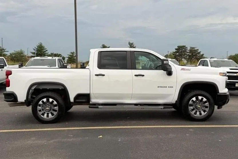 2024 Chevrolet Silverado 2500HD Custom photo 1