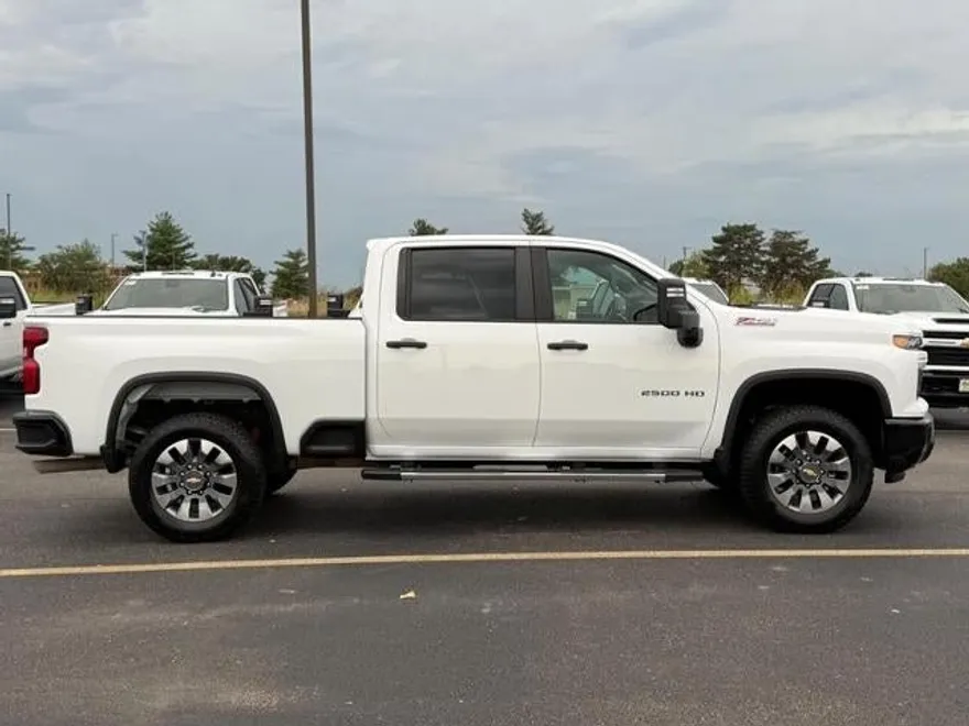 2024 Chevrolet Silverado 2500HD Custom photo 1