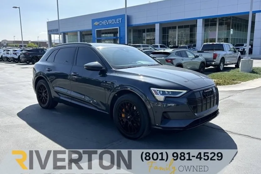 2019 Audi e-tron Premium Plus photo 1