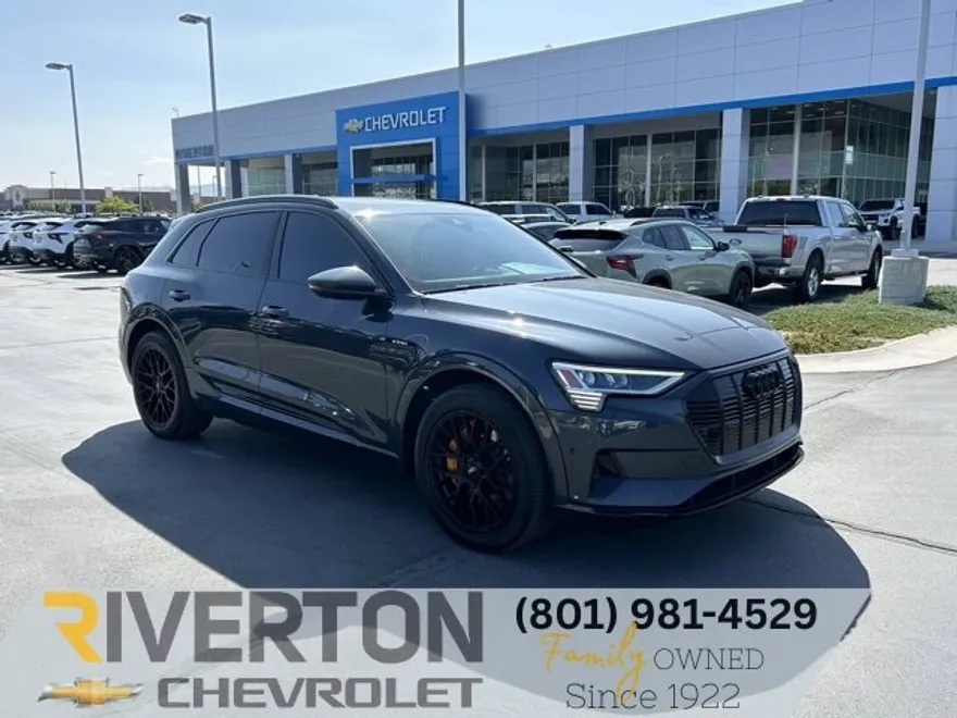 2019 Audi e-tron Premium Plus photo 1