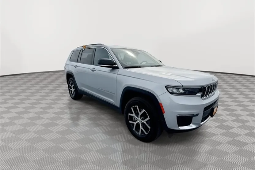 2024 Jeep Grand Cherokee Limited photo 1