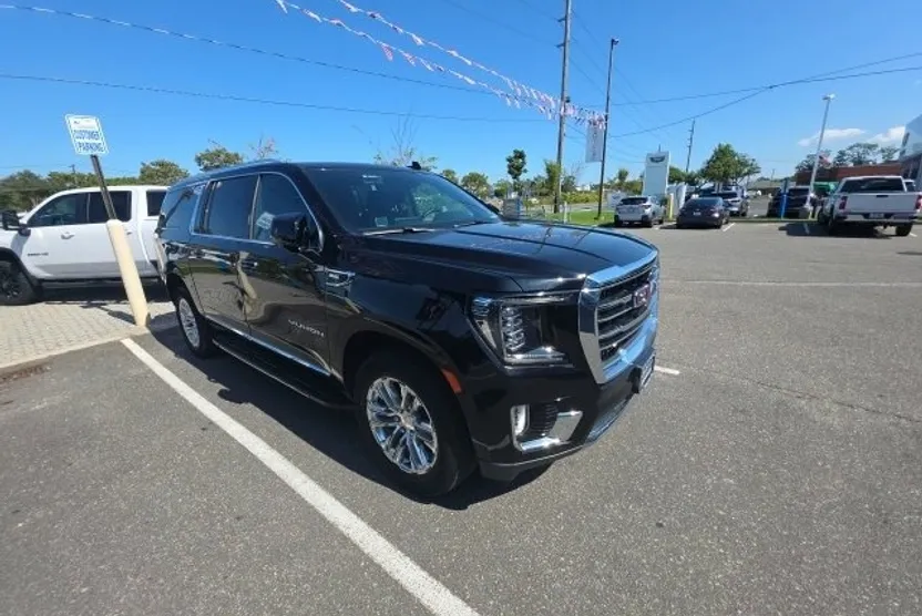 2023 Gmc Yukon XL SLT photo 1