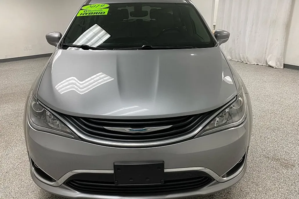 2019 Chrysler Pacifica Hybrid Touring L photo 1