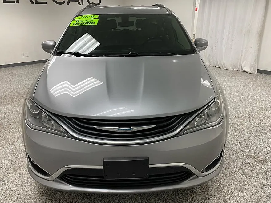 2019 Chrysler Pacifica Hybrid Touring L photo 1