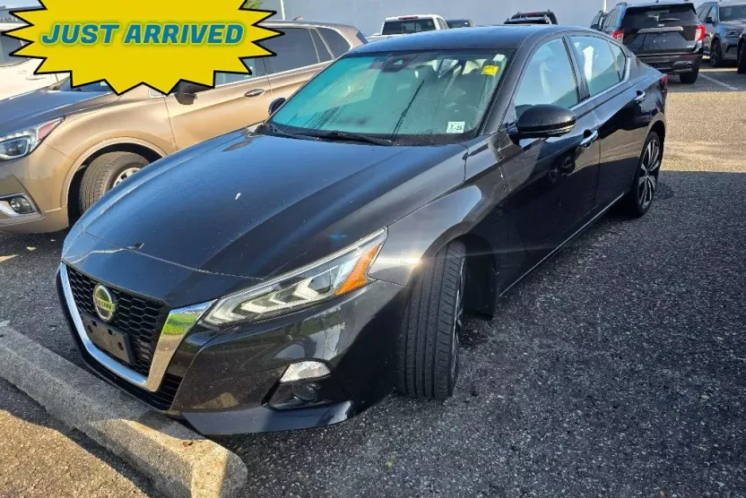 2021 Nissan Altima 2.5 Platinum photo 1