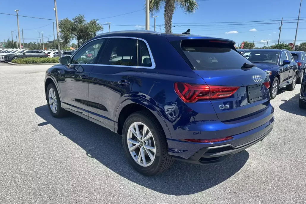 2025 Audi Q3 S line Premium photo 1