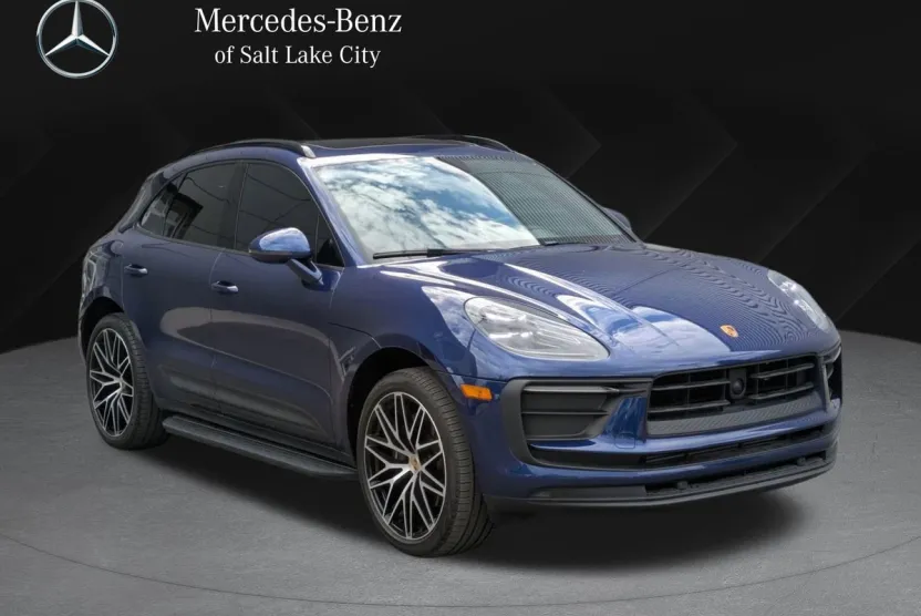2023 Porsche Macan T photo 1
