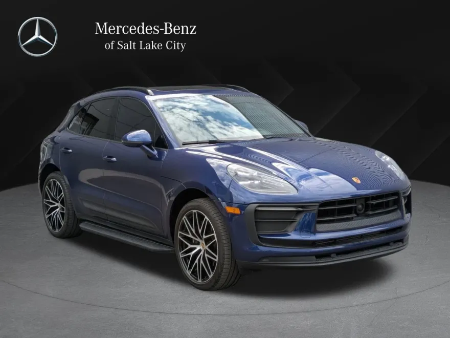 2023 Porsche Macan T photo 1