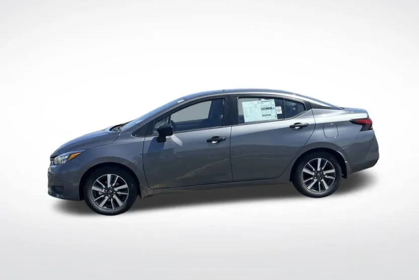 2025 Nissan Versa 1.6 S photo 1