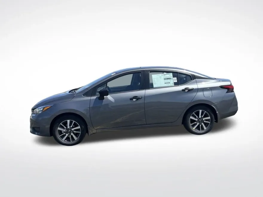 2025 Nissan Versa 1.6 S photo 1