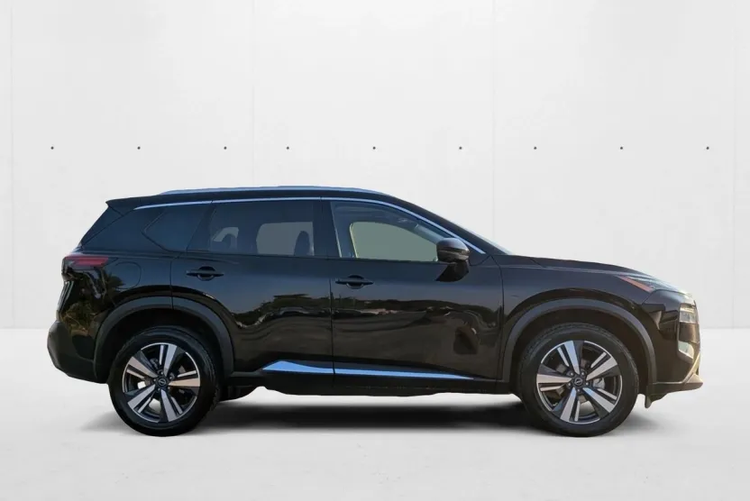 2023 Nissan Rogue SL photo 1