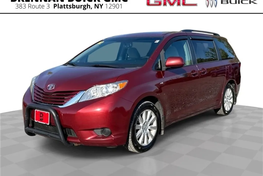 2017 Toyota Sienna LE photo 1