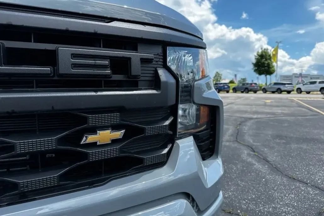 2025 Chevrolet Silverado 1500 Custom photo 1