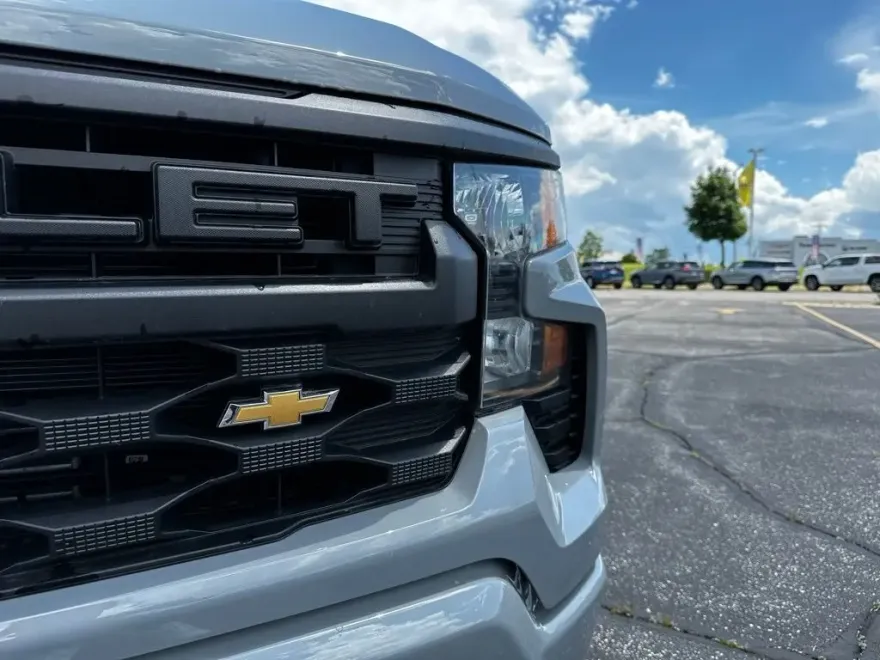 2025 Chevrolet Silverado 1500 Custom photo 1