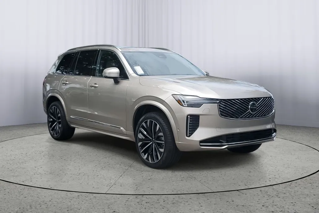 2026 Volvo XC90 B5 photo 1