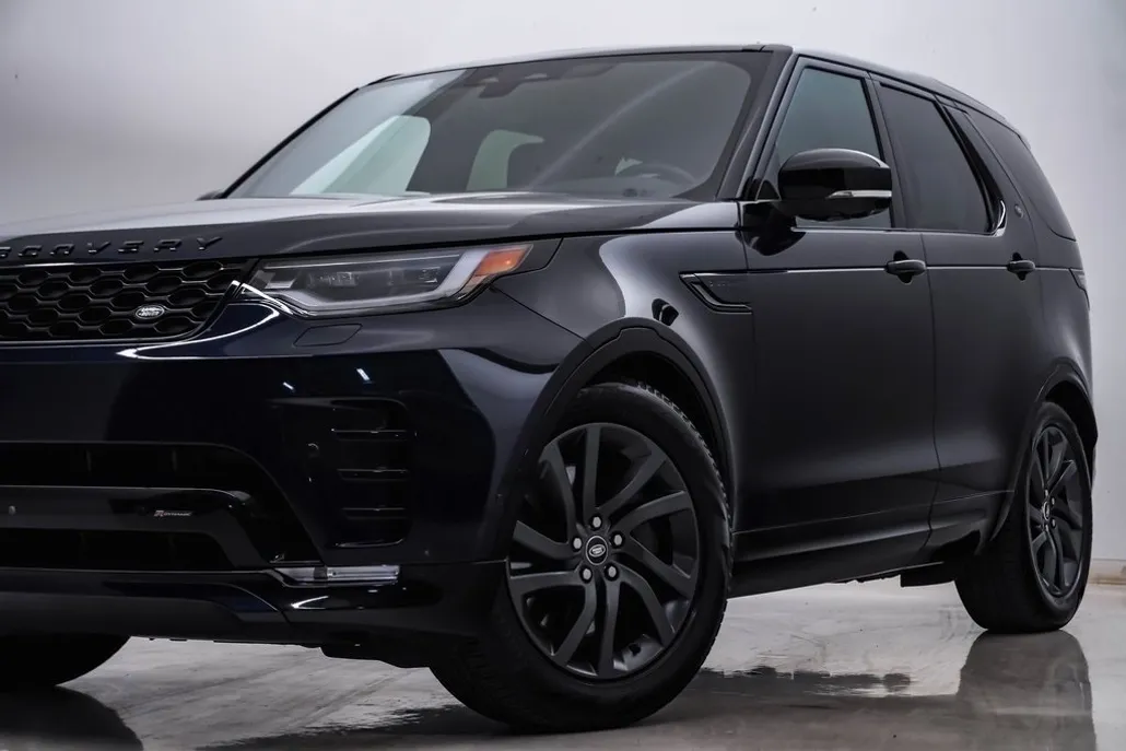 2023 Land Rover Discovery S R-Dynamic photo 1