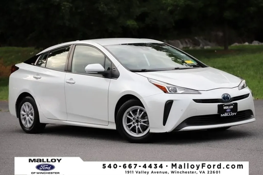 2021 Toyota Prius LE photo 1