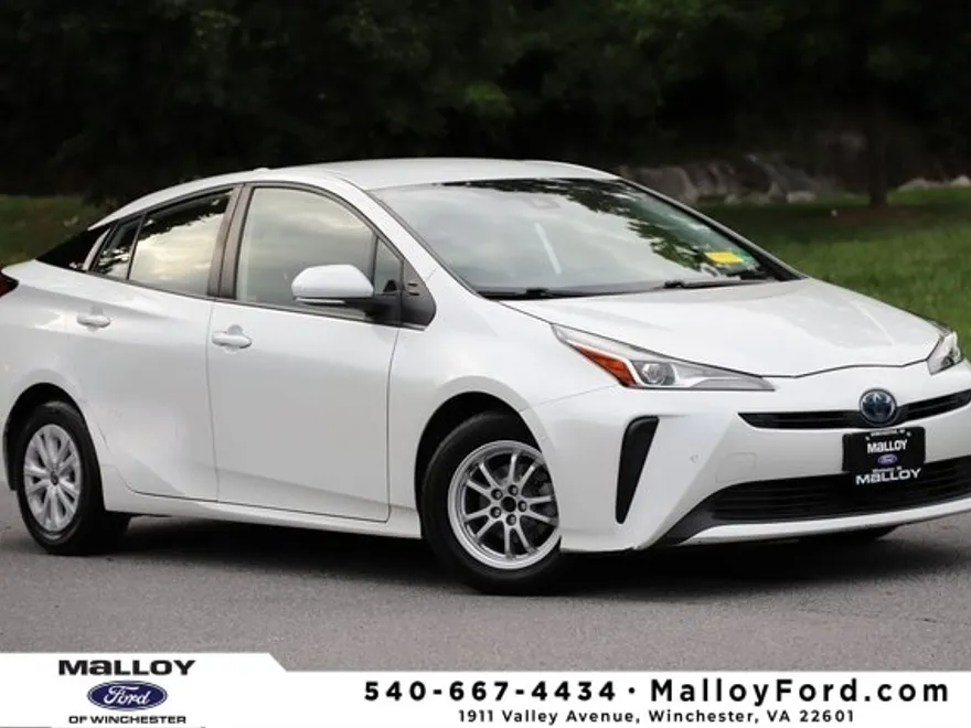 2021 Toyota Prius LE photo 1