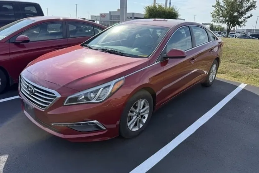 2015 Hyundai Sonata SE photo 1