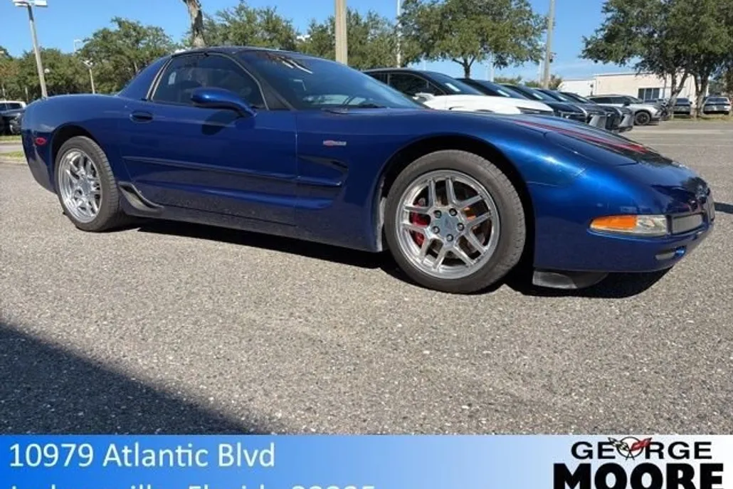 2004 Chevrolet Corvette photo 1