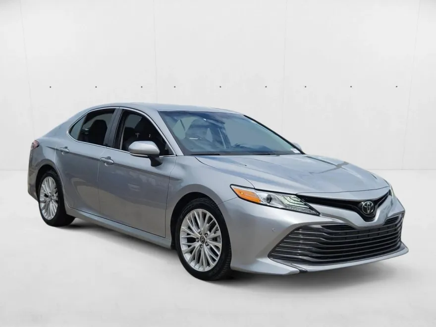 2018 Toyota Camry XLE SE photo 1