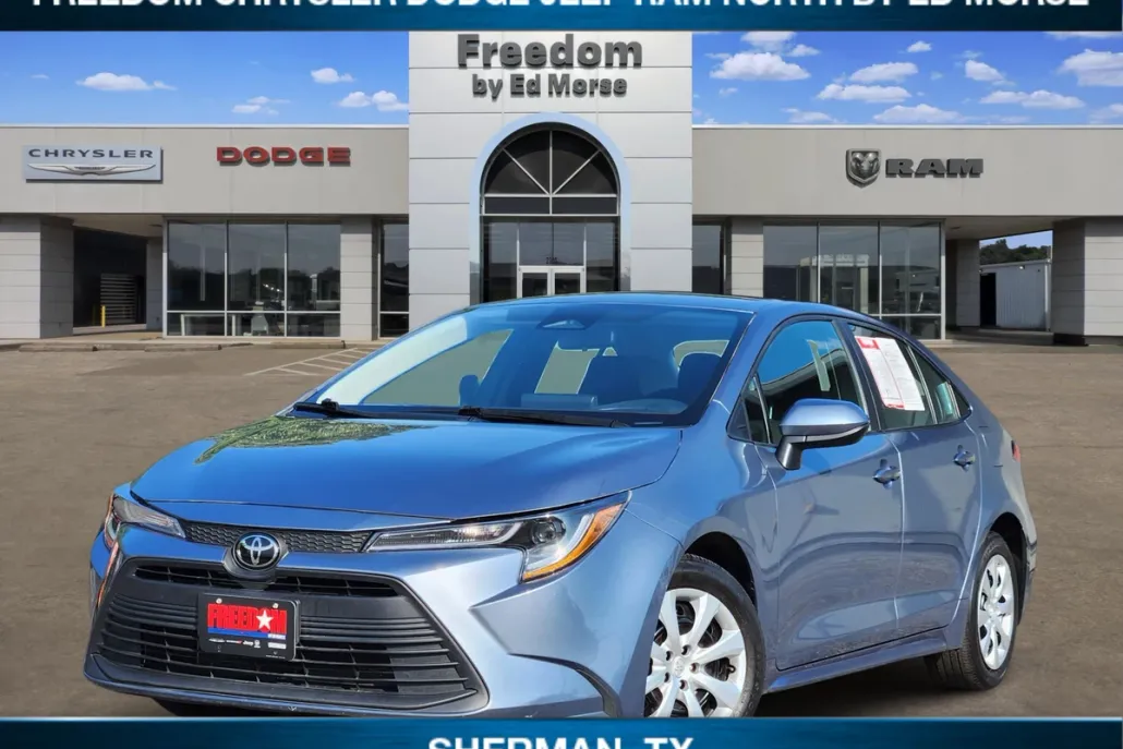 2024 Toyota Corolla LE photo 1