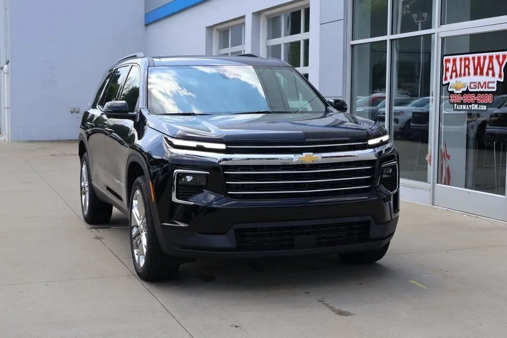 2025 Chevrolet Traverse photo 1