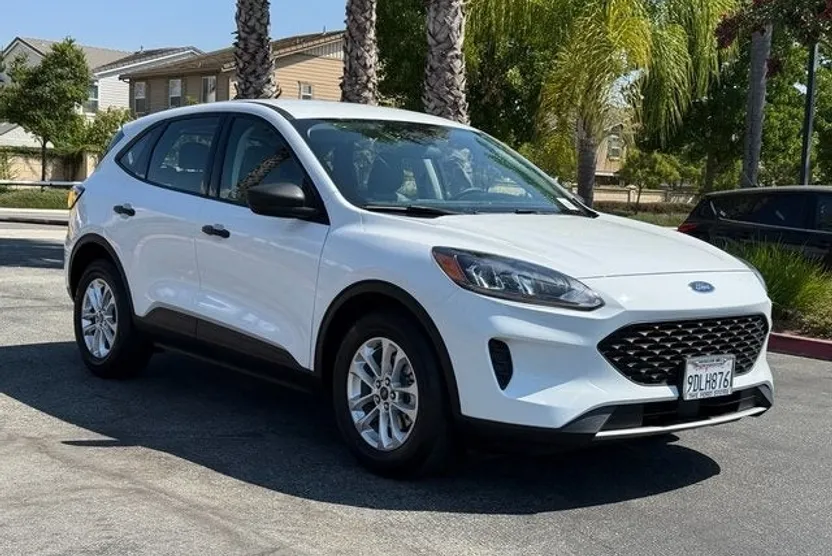 2022 Ford Escape S photo 1