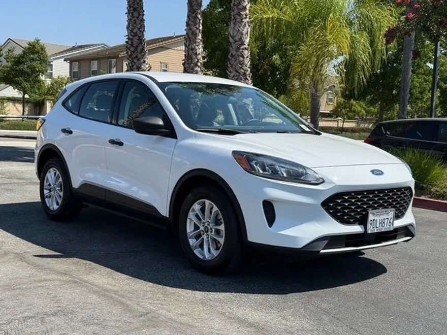 2022 Ford Escape S photo 1