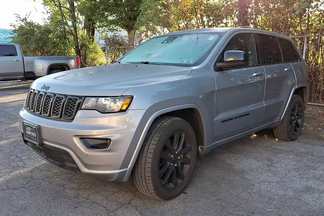 2021 Jeep Grand Cherokee Laredo X photo 1