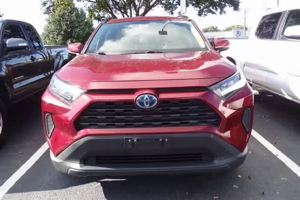 2020 Toyota RAV4 Hybrid LE photo 1