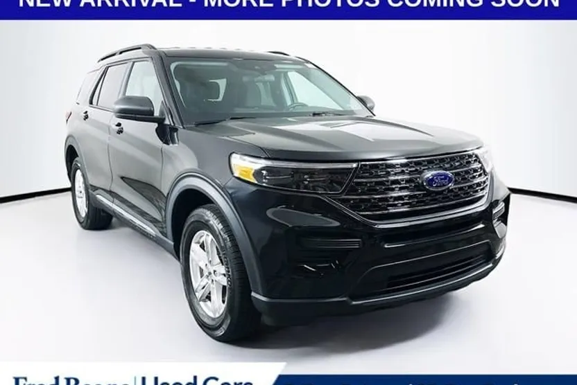 2023 Ford Explorer XLT photo 1