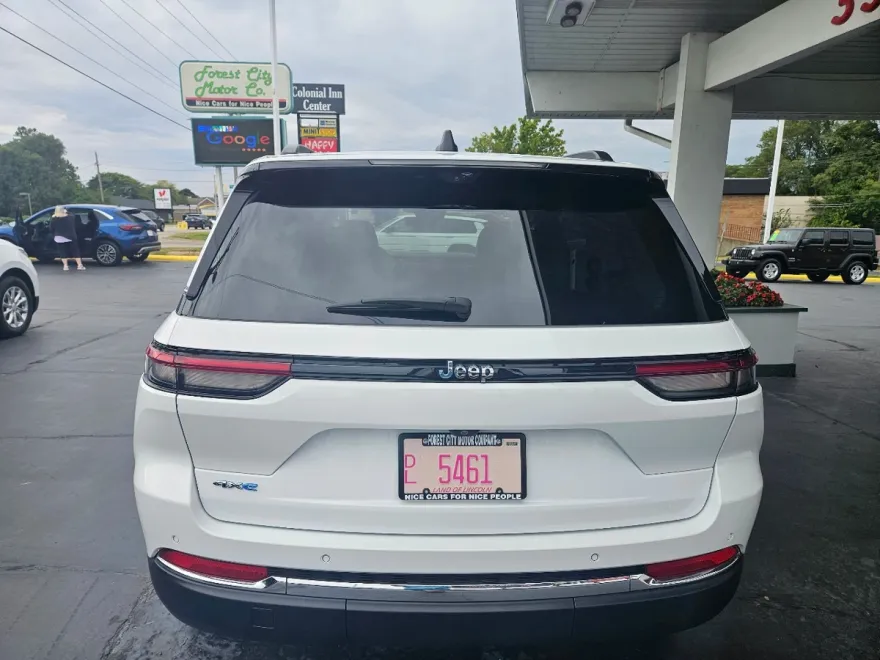 2023 Jeep Cherokee 4xe photo 1