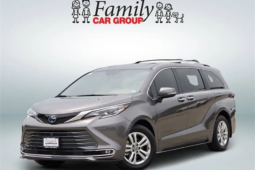 2024 Toyota Sienna Platinum photo 1