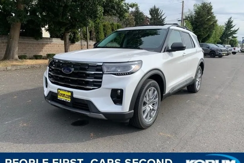 2025 Ford Explorer photo 1