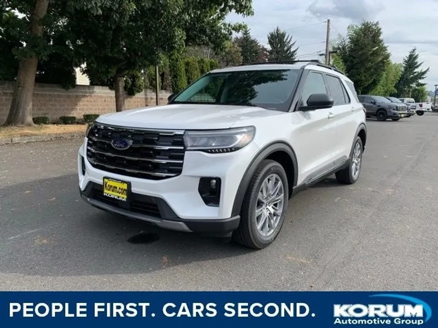 2025 Ford Explorer photo 1