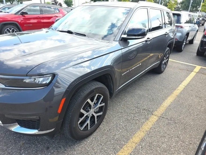 2023 Jeep Grand Cherokee Limited photo 1