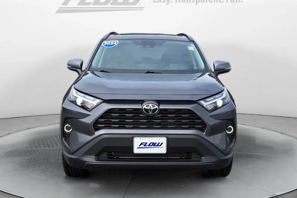 2024 Toyota RAV4 XLE photo 1