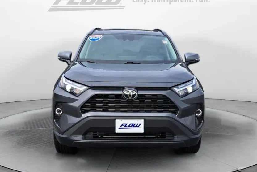 2024 Toyota RAV4 XLE photo 1