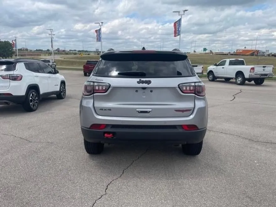 2023 Jeep Compass Trailhawk photo 1