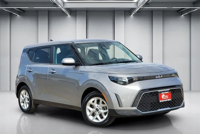2023 Kia Soul LX photo 1