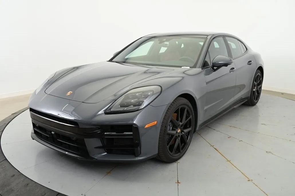 2025 Porsche Panamera 4 photo 1