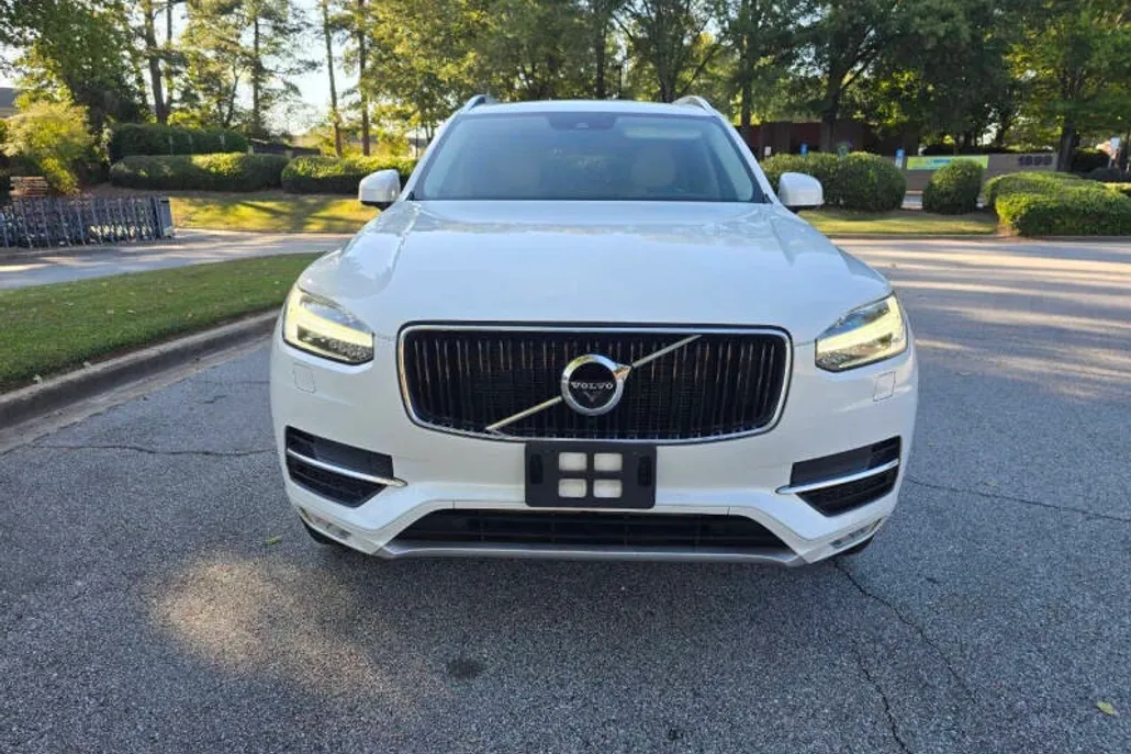 2018 Volvo XC90 T6 AWD Momentum photo 1