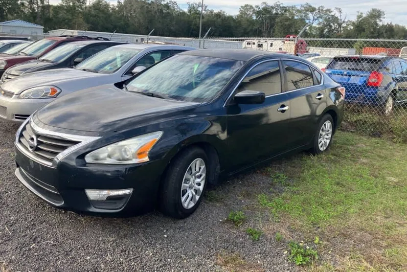 2013 Nissan Altima 2.5 S photo 1
