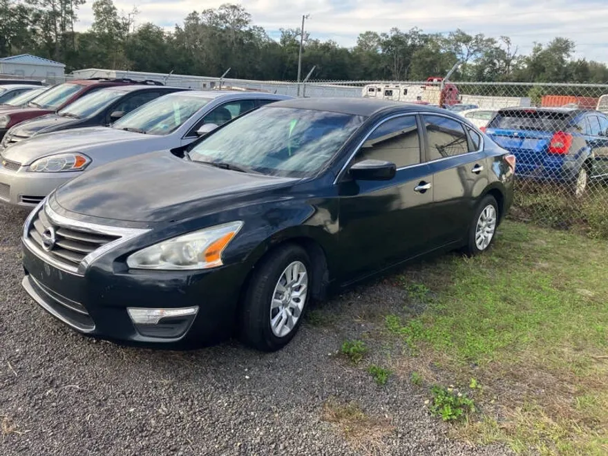 2013 Nissan Altima 2.5 S photo 1