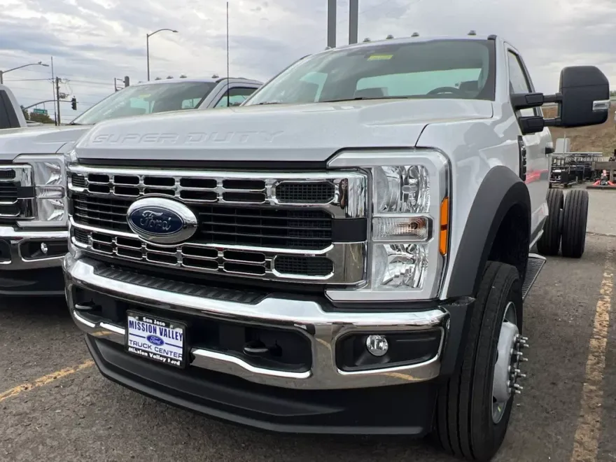 2026 Ford F-600 photo 1