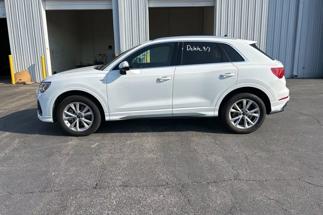 2023 Audi Q3 45 TFSI S line Premium photo 1