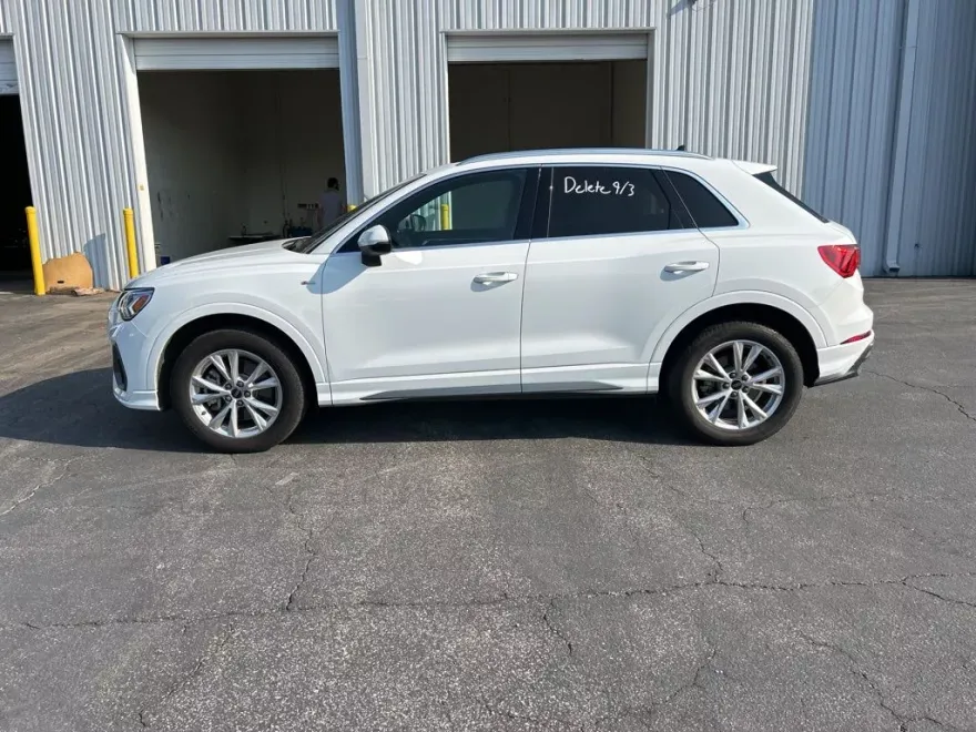 2023 Audi Q3 45 TFSI S line Premium photo 1