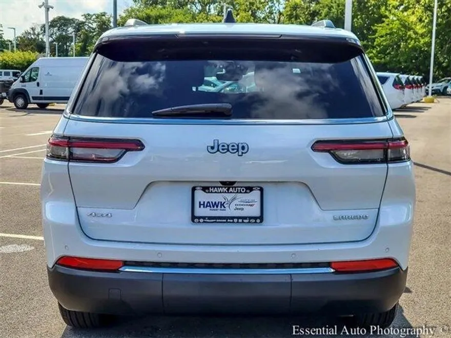 2024 Jeep Grand Cherokee Laredo photo 1